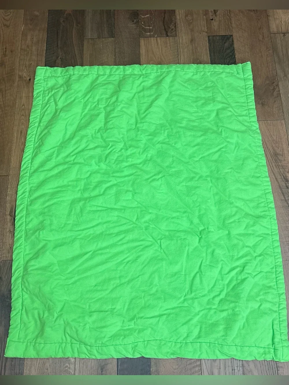 Vintage homemade lime green quilted baby blanket puppies playing 42x34”